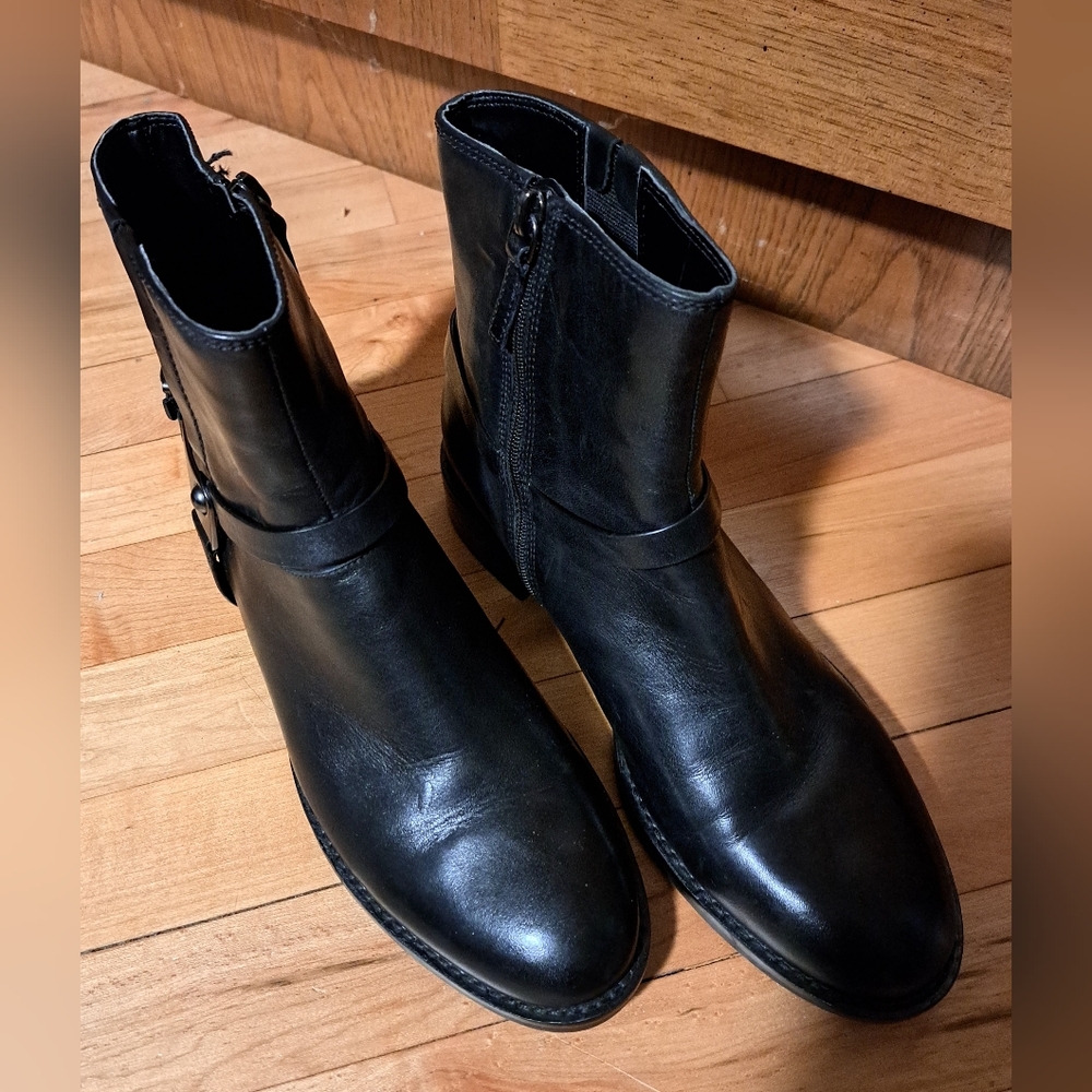 Women's leather boots